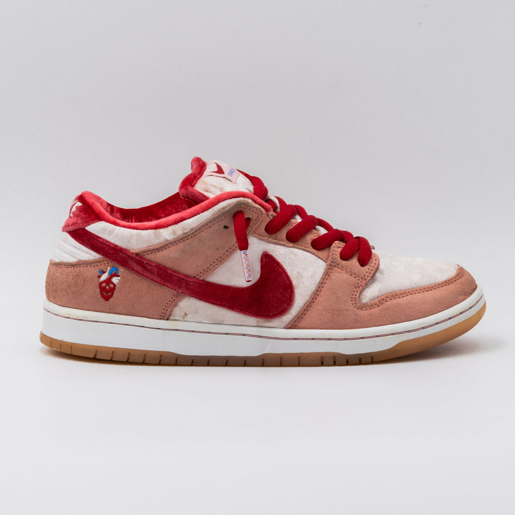 Nike Dunk SB Low StrangeLove Skateboards