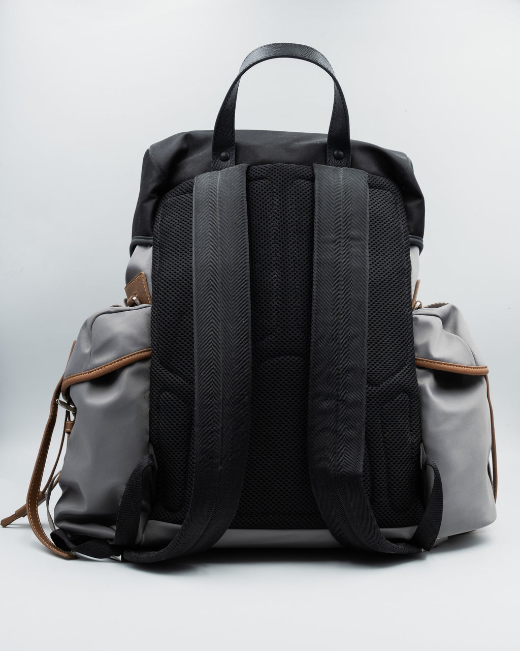 BACK PACK MULTIPLE POCKETS