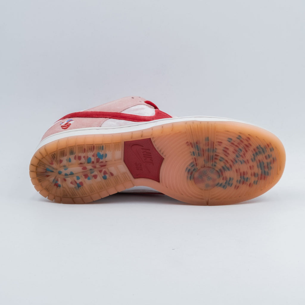 Nike Dunk SB Low StrangeLove Skateboards