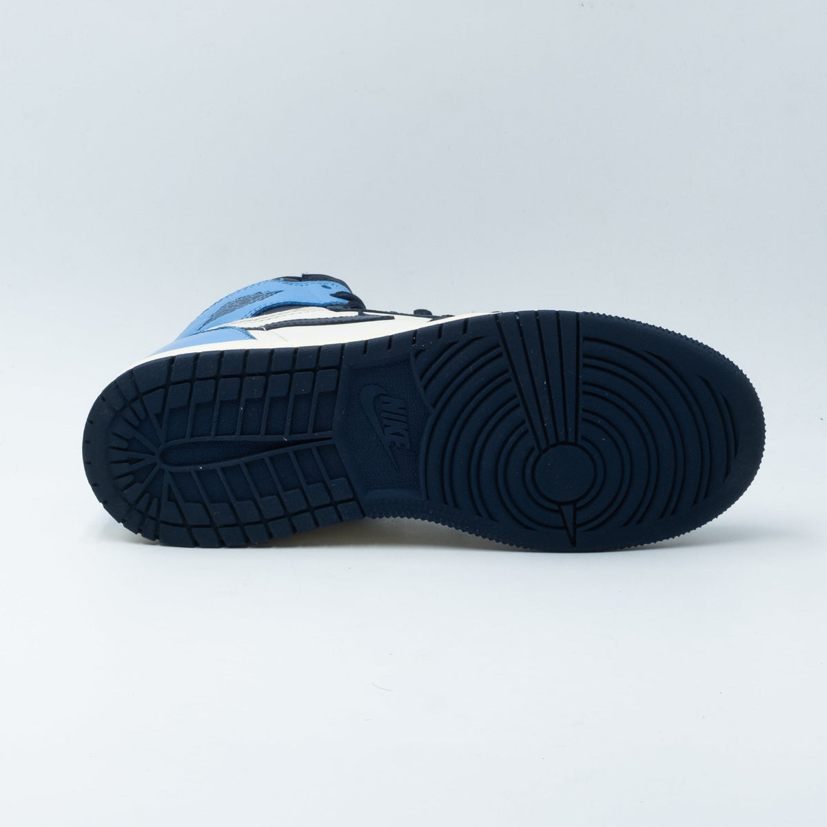 Air Jordan 1 Retro High Obsidian UNC