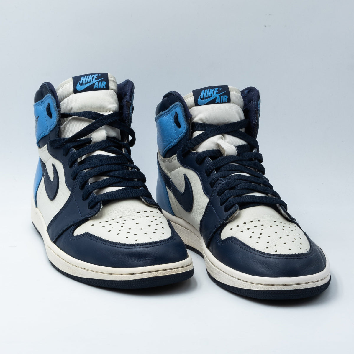 Air Jordan 1 Retro High Obsidian UNC