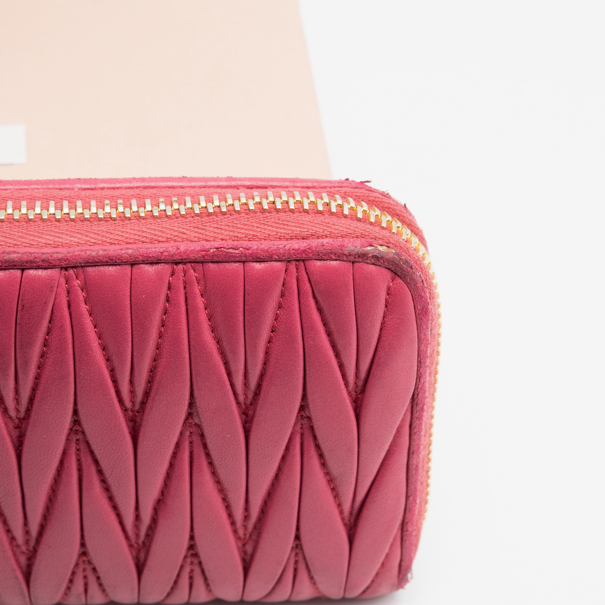 MIU MIU Grand portefeuille en cuir nappa matelassé Rose