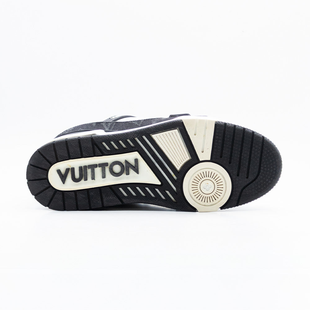 Louis Vuitton Trainer White Black White